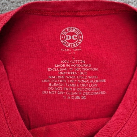 DC Comic red Wonder Woman Tshirt size Large - Picture 2 of 6